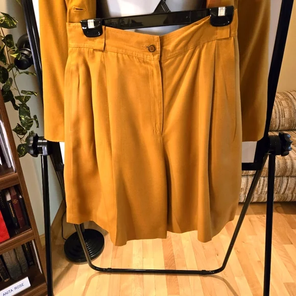 Harve Bernard Gold Skort Woman’s Business Suit, Size 12 Petite - Picture 11 of 11